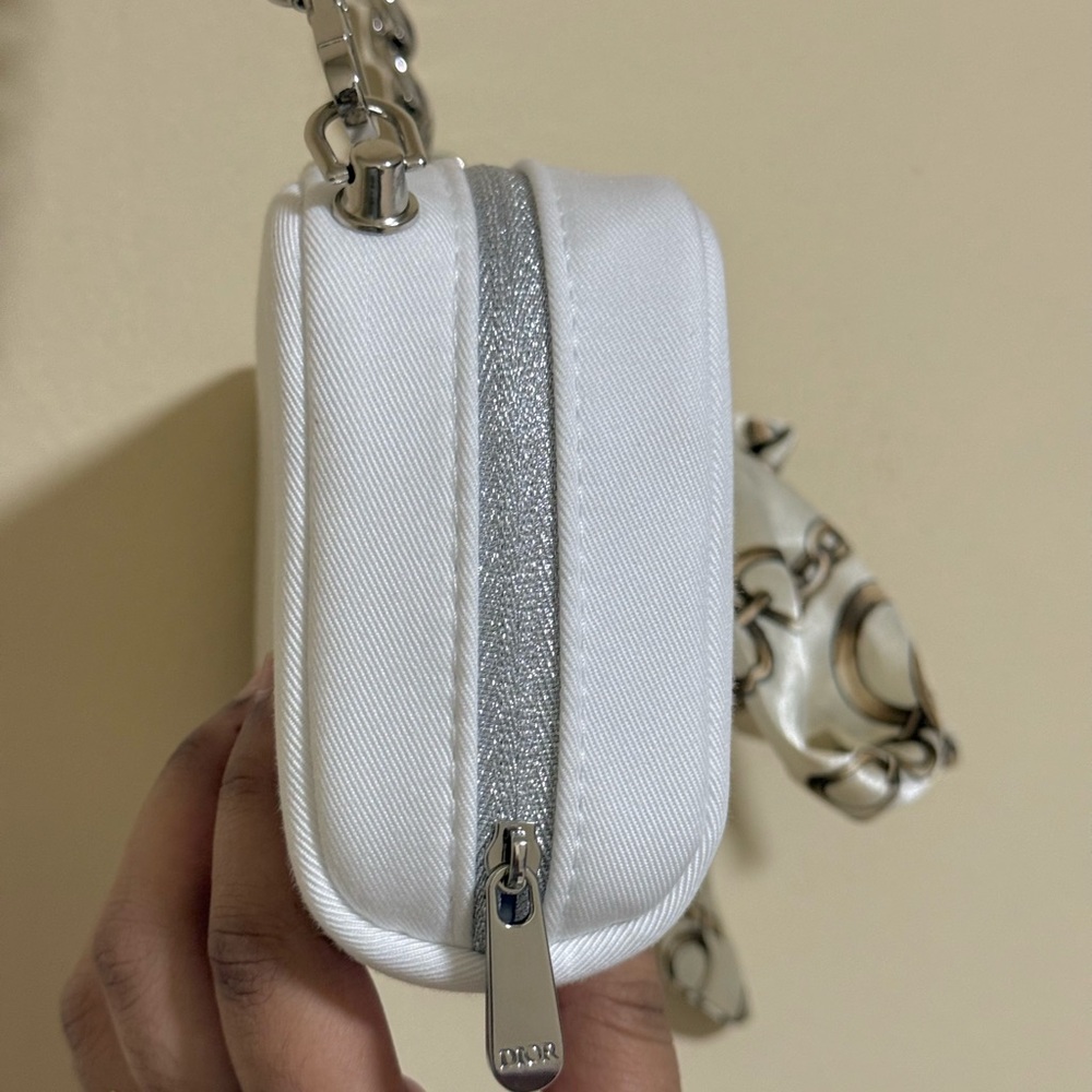 Dior off White Silver Crossbody Bag with Chain Strap - Picture 4 of 14